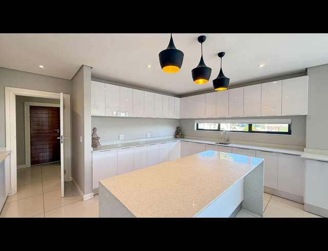5 BEDROOM HOUSE FOR SALE IN IZINGA